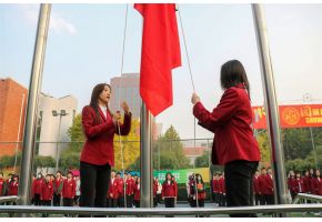 欧美操b升旗仪式：凝心聚力，同心向党